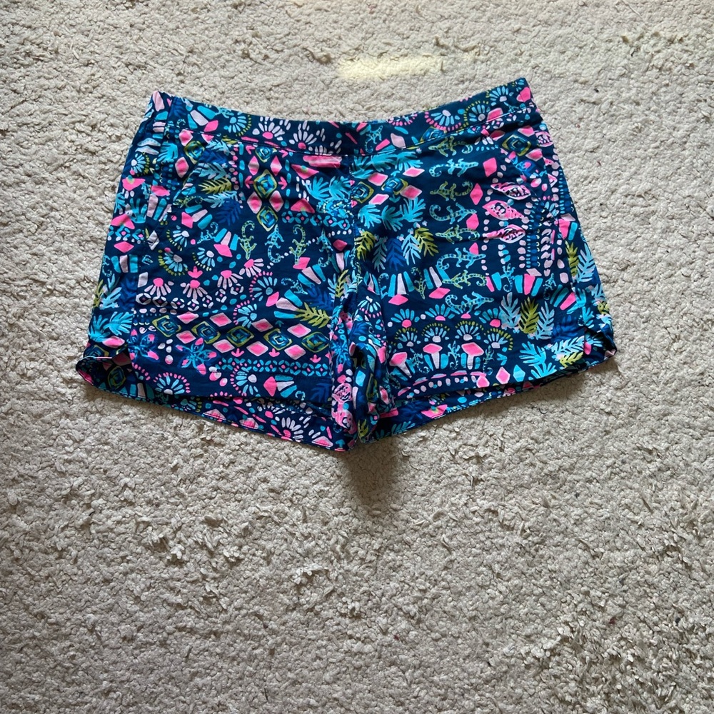 Lilly Pulitzer Ocean View Shorts 5” Size Small - Inky Navy Glow & Flow Print